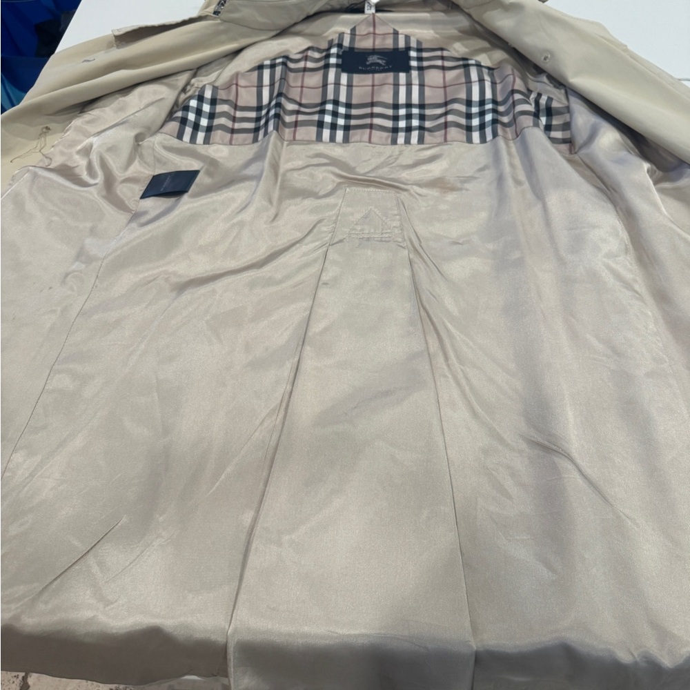 Authentic Burberry Beige Classic Trench Coat - Picture 8 of 15